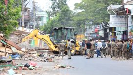 Lapak PKL di Makassar dibongkar. Dok