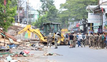 Lapak PKL di Makassar dibongkar. Dok