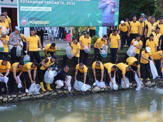 Polres Maros sebar ribuan benih ikan. Dok