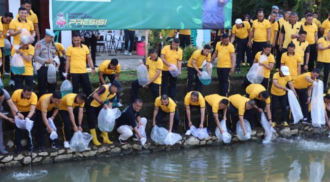Polres Maros sebar ribuan benih ikan. Dok