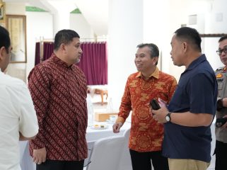 Wali Kota Makassar, Appi hadiri rakor terkait hari buruh. Dok