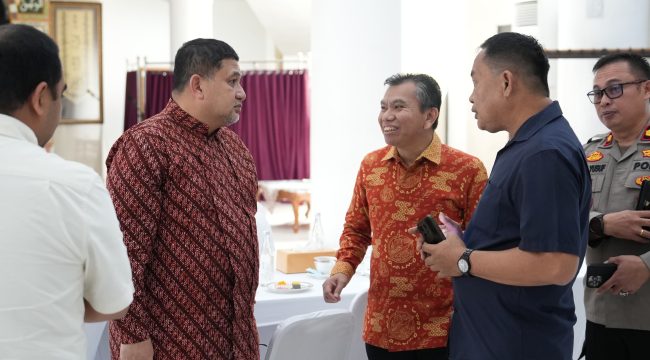 Wali Kota Makassar, Appi hadiri rakor terkait hari buruh. Dok