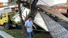 Kondisi Kendaraan Truk Box yang Mengalami Kecelakaan dengan Ambulans. [Foto: Ist]