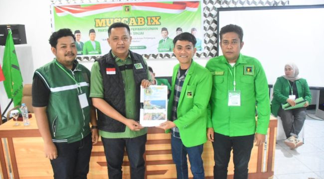 Tiga nama yang terpilih sebagai formatur yakni Zulkifli H. Zulfikar dari unsur DPC, serta H. Sukardi Lacang dan Rizaldy Bahtiar dari unsur PAC. [Foto: Istimewa]