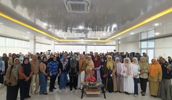 Foto Bersama Peserta Edukasi Literasi yang diselenggarakan Anggota DPR RI di Gedung Pinisi Bulukumba. [Foto: Ist]