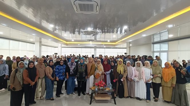 					Foto Bersama Peserta Edukasi Literasi yang diselenggarakan Anggota DPR RI di Gedung Pinisi Bulukumba. [Foto: Ist]