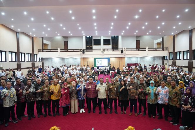 					Wali Kota Makassar, Munafri Arifuddin, menghadiri Rapat Koordinasi (Rakor) Pencegahan Korupsi pada Pelayanan Publik Bidang Pertanahan serta Optimalisasi Kerja Sama dengan Pemerintah Daerah Provinsi Sulawesi Selatan. Ist
