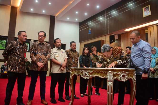					Penandatanganan Komitmen Pengamanan aset pemerintah di Sulawesi Selatan bersama Kementerian ATR BPN dan KPK (dok.)