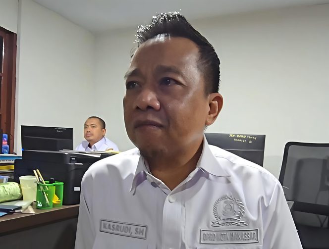 					Anggota DPRD Kota Makassar, Kasrudi, saat ditemui di Kantor Sementara DPRD Kota Makassar (Ex Kantor Perumnas Regional VIl), Jalan Hertasning, Rabu (1/4/2026).