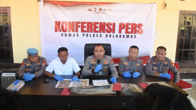 					Konferensi Pers Polres Bulukumba Terkait Pengungkapan Kasus Pembunuhan Berenca. [Foto: Ist]