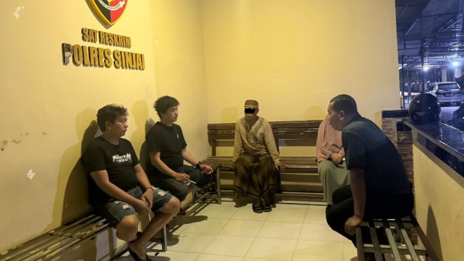 					Oknum Guru SMAN 4 Sinjai, Makmur Dietatpak Sebagai Tersangka Kasus Dugaan Pelecehan Seksual. [Foto: Ist]