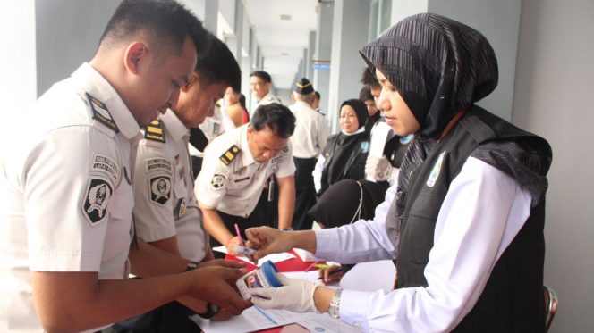 					Tes Urine Massal di Lapas Palopo. [Foto: Ist]