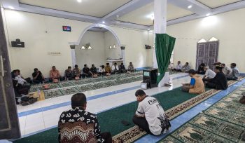 Pemerintah Kecamatan Tellulimpoe Menggelar Rapat Konsultasi Terkait Polemik Pengobatan Puang Risal. [Foto: Ist]