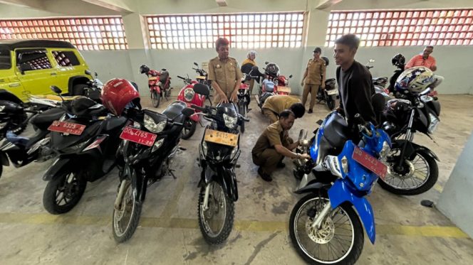 					BKAD Bulukumba Cek Kendaraan Diinas. [Foto: Ist]