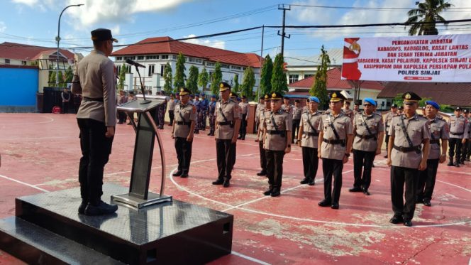 					Kapolres Sinjai, AKBP Jamal Fathur Rakhman Pimpin Upacara Sertijab. [Foto: Ist]