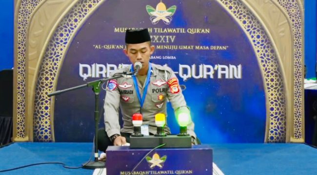 Personel Polres Bulukumba, Bripda Ahriadi Dipanggung MTQ Tingkat Provinsi. [Foto: Ist]