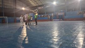 Laga Persahaban Futsal UIAD FC Vs Jurnalis Sinjai FC. [Foto: Berita.News/ Thatang]