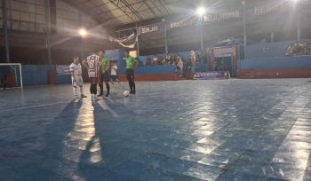 Laga Persahaban Futsal UIAD FC Vs Jurnalis Sinjai FC. [Foto: Berita.News/ Thatang]