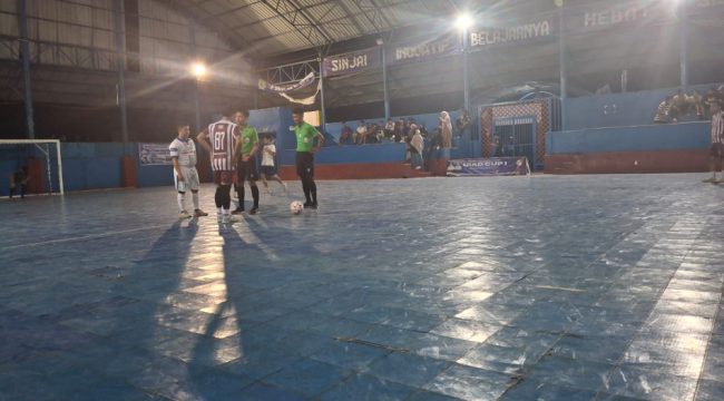 Laga Persahaban Futsal UIAD FC Vs Jurnalis Sinjai FC. [Foto: Berita.News/ Thatang]