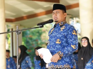 Wali Kota Parepare, Tasming Hamid saat memimpin Upacara HKN di Lapangan Binalipu. [Foto: Ist]