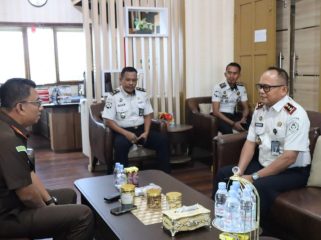 Kalapas, Mansur Bersama Rombongan Sambangi Kejari Bulukumba. [Foto: Ist]