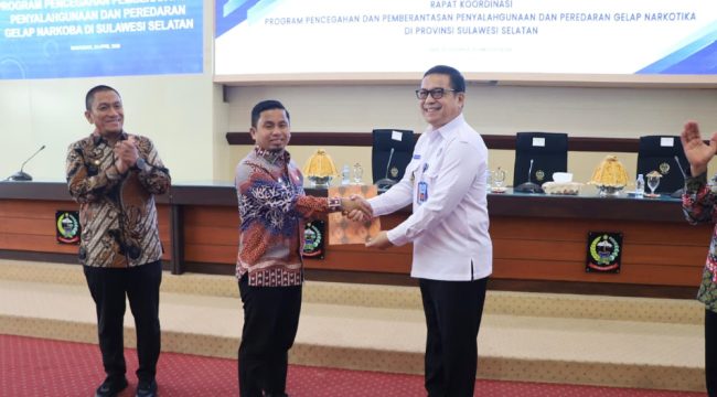 Wali Kota Parepare, Tasming Hamid Tasming Hamid Menerima SK Penetapan P4GN. [Foto: Ist]