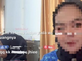 Oknum ASN Pemkab Sinjai Live TikTok Saat Jam Kerja. [Foto: Tangkapan Layar/ TikTok]