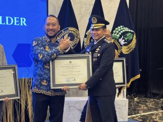 Yayasan Butta Porea Indonesia menerima penghargaan sebagai mitra kerja saat peringatan Hari Bakti Pemasyarakatan ke-62 (dok.)