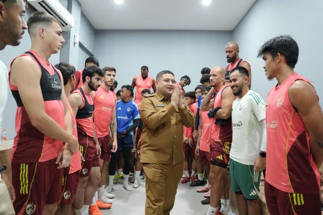 					Wali Kota Makassar Munafri Arifuddin temui para pemain PSM di kalegowa jelang laga PSIM Yogyakarta (dok.)