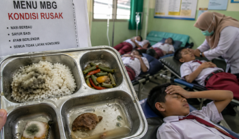 Ilustrasi Menu MBG yang Rusak. [Foto: Berita.News/ AI]