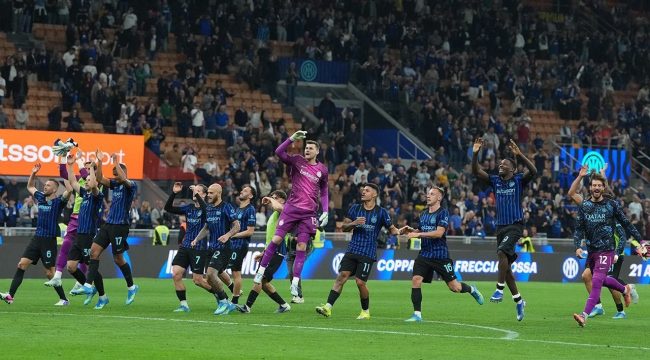 Selebrasi pemain Inter Milan usai mengalahkan Cagliari di lanjutan Serie A. (c) AP Photo/Luca Bruno