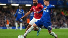Alejandro Garnacho dan Bryan Mbeumo berebut bola dalam laga Liga Inggris antara Chelsea vs Manchester United di Stamford Bridge, 19 April 2026 (c) AP Photo/Kirsty Wigglesworth