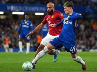 Alejandro Garnacho dan Bryan Mbeumo berebut bola dalam laga Liga Inggris antara Chelsea vs Manchester United di Stamford Bridge, 19 April 2026 (c) AP Photo/Kirsty Wigglesworth
