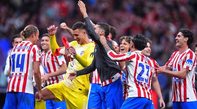 Selebrasi pemain Atletico Madrid usai mengalahkan Barcelona di perempat final Liga Champions, 15 April 2026. (c) AP Photo/Manu Fernandez