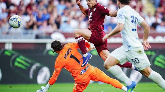Giovanni Simeone mencetak gol dalam laga Liga Italia antara Torino vs Inter Milan, di Stadio Olimpico di Torino, 26 April 2026 (c) Spada/LaPresse via AP