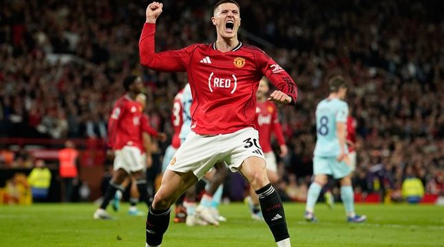 Striker Manchester United, Benjamin Sesko merayakan golnya ke gawang Brentford, Selasa (28/4/2026) (c) AP Photo/Dave Thompson