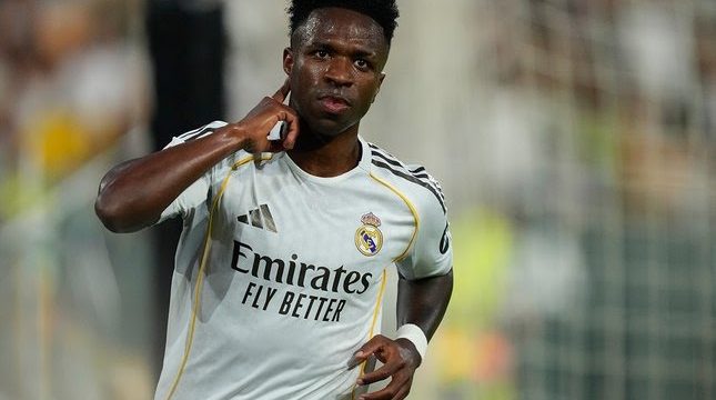 Selebrasi Vinicius Junior setelah mencetak gol ke gawang Betis di lanjutan La Liga, 25 April 2026. (c) AP Photo/Jose Breton