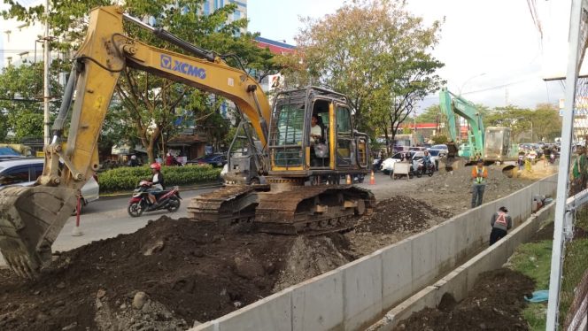 					Pemprov Sulsel siapkan alat berat atasi drainase Jalan Aeropala Makassar (dok.)