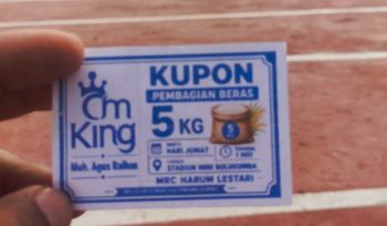 Kupon Bantuan Beras Om King yang Dibagikan kepada Warga Bulukumba. [Foto: Net]