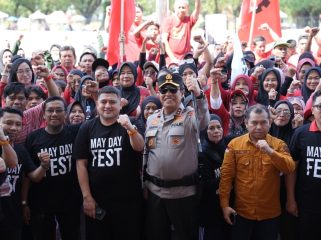 Wali Kota Makassar Munafri Arifuddin bersama para organisasi buruh memperingati May Day 2026 di Lapangan Karebosi (dok.)