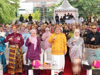 Wali Kota Makassar, Munafri bersama Wawali Makassar, Aliyah Mustika hadiri Hardiknas, Sabtu (2/5/2026). Ist