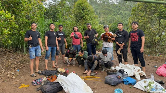 					Tim Resmob Polres Ringkus Pelaku Judi Sabung Ayam di Sinjai Barat. [Foto: Ist]