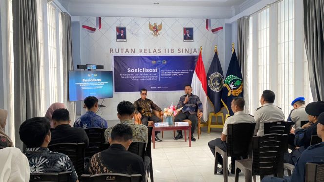 					Pembacaan Ikrar Pemasyarakatan Bebas dari Handphone Ilegal, Narkoba, dan Penipuan sebagai bentuk komitmen dalam mewujudkan lingkungan pemasyarakatan yang bersih, aman, dan berintegritas. [Foto: Ist]