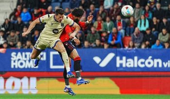 Robert Lewandowski mencetak gol di laga Osasuna vs Barcelona, Minggu (03/05/2026). (c) AP Photo/Miguel Oses